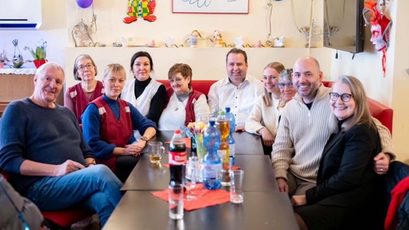 Minister zu Besuch bei Fraueninfo Josefine e.V.: Austausch beim gemeinsamen Mittagstisch