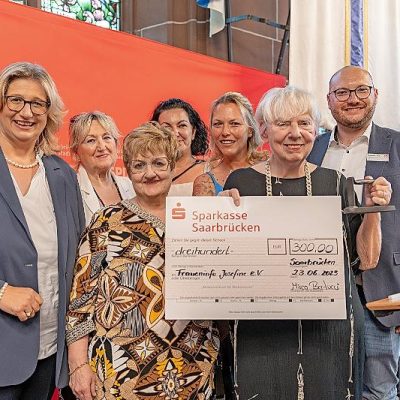 Der Verein Fraueninfo Josefine wurde für sein ehrenamtliches Engagement seit drei Jahrzehnten ausgezeichnet. Foto: Florian Korb / SPD-Stadtratsfraktion